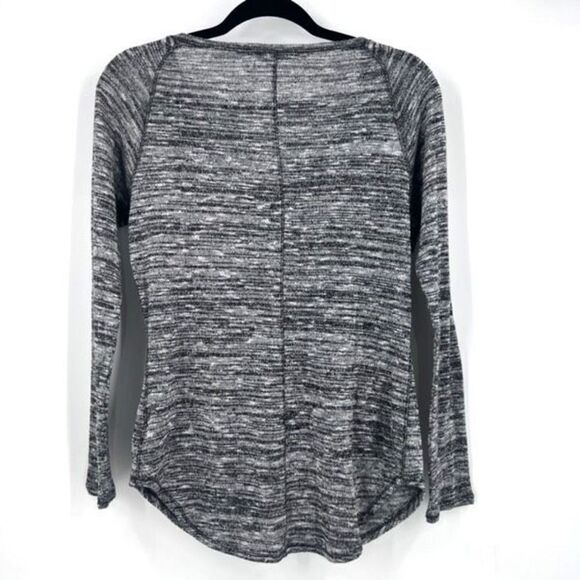 Athleta Women's Metallic Sweater Round Neck Thumbhole Long Sleeve Top Gray XS - Picture 2 of 8